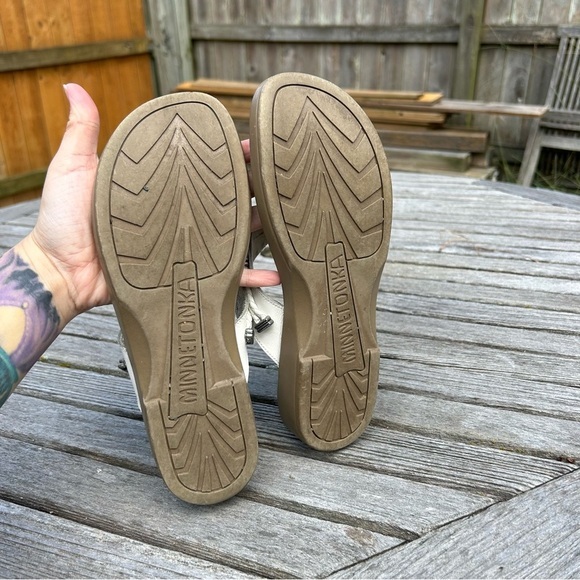 Minnetonka Women's Silverthorne Thong Sandal white‎ size 9 - Picture 10 of 10